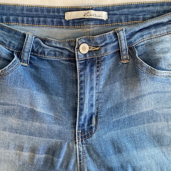 KanCan mid / high rise distressed raw hem skinny medium wash Size 31 - Picture 4 of 16